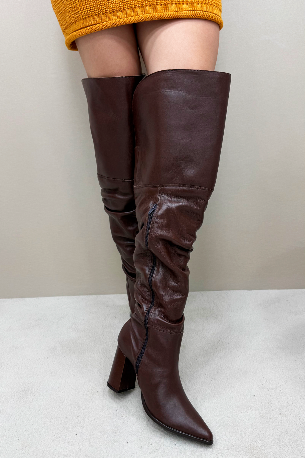 Bota Knee Over Couro