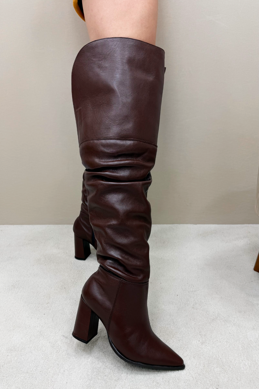Bota Knee Over Couro