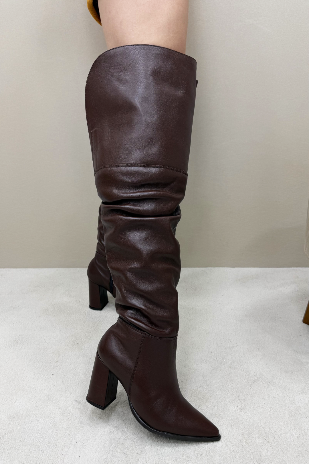 Bota Knee Over Couro